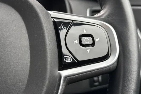 MF71URE Volvo Xc90 2.0 B5 MHEV Momentum Auto 4WD Euro 6 (s/s) 5dr Thumbnail #48