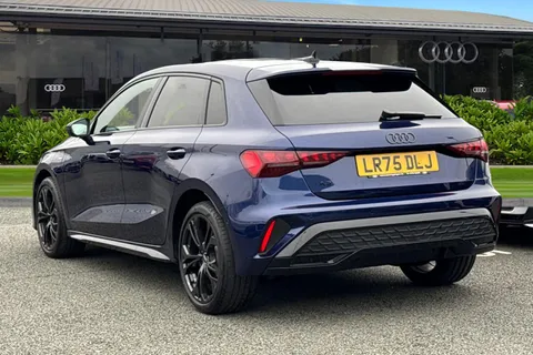 LR75DLJ Audi A3 Black Edition 40 TFSI e  204 PS S tronic Thumbnail #3