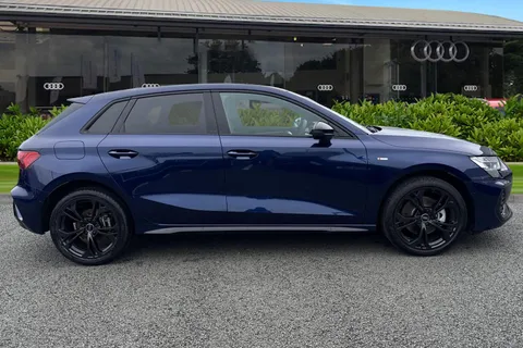 LR75DLJ Audi A3 Black Edition 40 TFSI e  204 PS S tronic Thumbnail #4