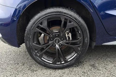 LR75DLJ Audi A3 Black Edition 40 TFSI e  204 PS S tronic Thumbnail #11