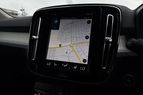 KX21LXP Volvo Xc40 1.5 T3 Momentum Euro 6 (s/s) 5dr Thumbnail #18