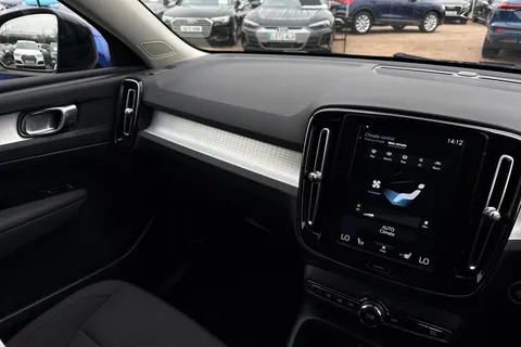 KX21LXP Volvo Xc40 1.5 T3 Momentum Euro 6 (s/s) 5dr Thumbnail #21