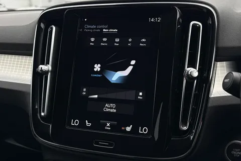 KX21LXP Volvo Xc40 1.5 T3 Momentum Euro 6 (s/s) 5dr Thumbnail #23