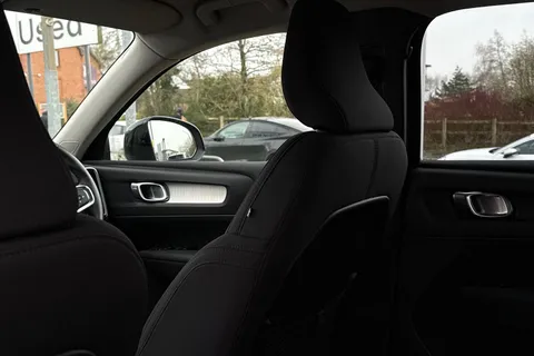 KX21LXP Volvo Xc40 1.5 T3 Momentum Euro 6 (s/s) 5dr Thumbnail #31