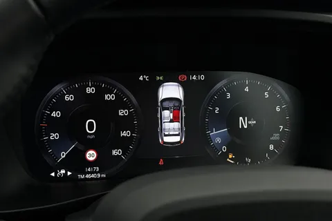 KX21LXP Volvo Xc40 1.5 T3 Momentum Euro 6 (s/s) 5dr Thumbnail #37