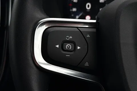 KX21LXP Volvo Xc40 1.5 T3 Momentum Euro 6 (s/s) 5dr Thumbnail #38