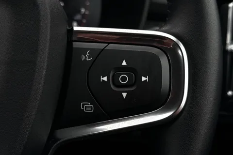 KX21LXP Volvo Xc40 1.5 T3 Momentum Euro 6 (s/s) 5dr Thumbnail #39