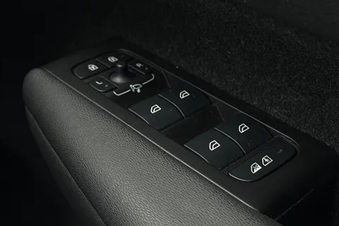 KX21LXP Volvo Xc40 1.5 T3 Momentum Euro 6 (s/s) 5dr Thumbnail #40