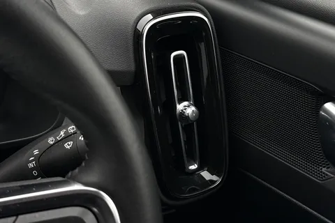 KX21LXP Volvo Xc40 1.5 T3 Momentum Euro 6 (s/s) 5dr Thumbnail #47