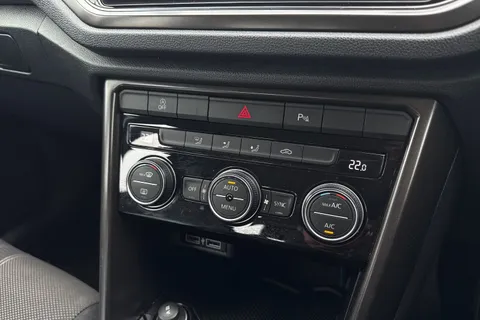 19 of 46 for Volkswagen T-Roc 1.6 TDI SE Euro 6 (s/s) 5dr