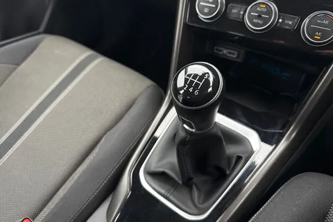 20 of 46 for Volkswagen T-Roc 1.6 TDI SE Euro 6 (s/s) 5dr