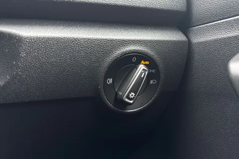 27 of 46 for Volkswagen T-Roc 1.6 TDI SE Euro 6 (s/s) 5dr