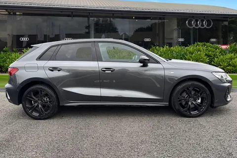 LR75CYC Audi A3 Black Edition 40 TFSI e  204 PS S tronic Thumbnail #4