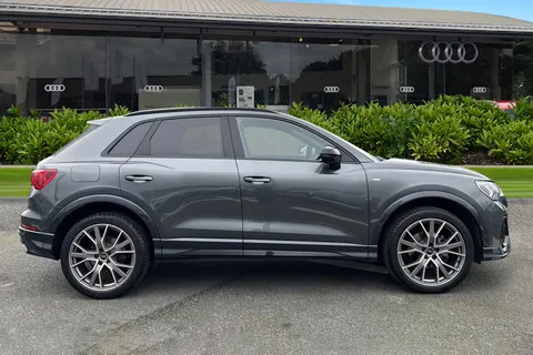 YR25BBF Audi Q3 Black Edition 35 TDI  150 PS S tronic Thumbnail #4