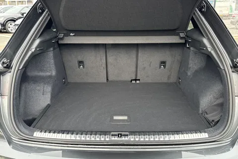 YR25BBF Audi Q3 Black Edition 35 TDI  150 PS S tronic Thumbnail #8