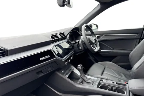 YR25BBF Audi Q3 Black Edition 35 TDI  150 PS S tronic Thumbnail #16