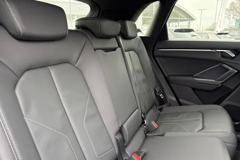 YR25BBF Audi Q3 Black Edition 35 TDI  150 PS S tronic Thumbnail #20