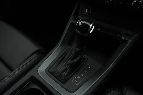 YR25BBF Audi Q3 Black Edition 35 TDI  150 PS S tronic Thumbnail #24