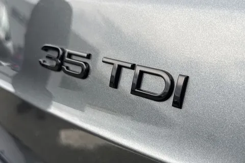 YR25BBF Audi Q3 Black Edition 35 TDI  150 PS S tronic Thumbnail #33