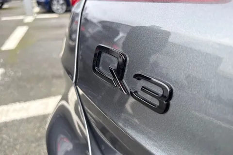 YR25BBF Audi Q3 Black Edition 35 TDI  150 PS S tronic Thumbnail #35