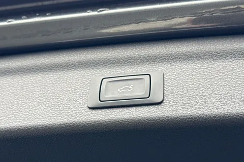 YR25BBF Audi Q3 Black Edition 35 TDI  150 PS S tronic Thumbnail #38