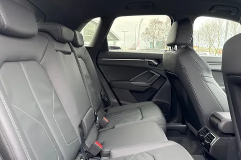 YR25BBF Audi Q3 Black Edition 35 TDI  150 PS S tronic Thumbnail #39