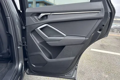 YR25BBF Audi Q3 Black Edition 35 TDI  150 PS S tronic Thumbnail #44