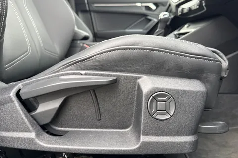 YR25BBF Audi Q3 Black Edition 35 TDI  150 PS S tronic Thumbnail #46