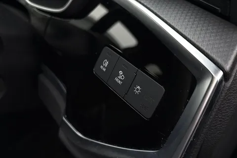 YR25BBF Audi Q3 Black Edition 35 TDI  150 PS S tronic Thumbnail #47