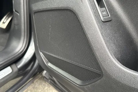 YR25BBF Audi Q3 Black Edition 35 TDI  150 PS S tronic Thumbnail #50