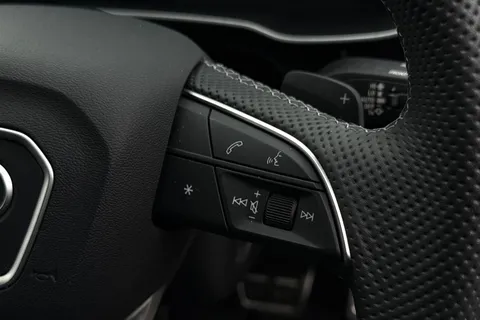 YR25BBF Audi Q3 Black Edition 35 TDI  150 PS S tronic Thumbnail #52