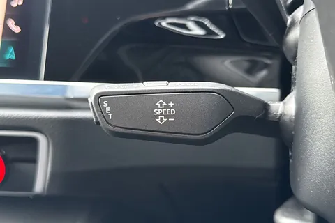 YR25BBF Audi Q3 Black Edition 35 TDI  150 PS S tronic Thumbnail #55