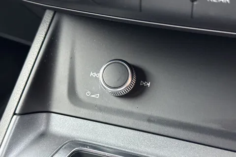 YR25BBF Audi Q3 Black Edition 35 TDI  150 PS S tronic Thumbnail #61