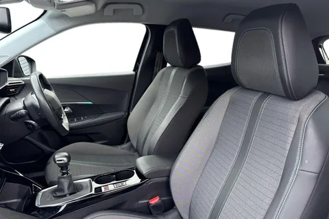 YH22LSN PEUGEOT 2008 1.2 PureTech Allure Premium Euro 6 (s/s) 5dr Thumbnail #17