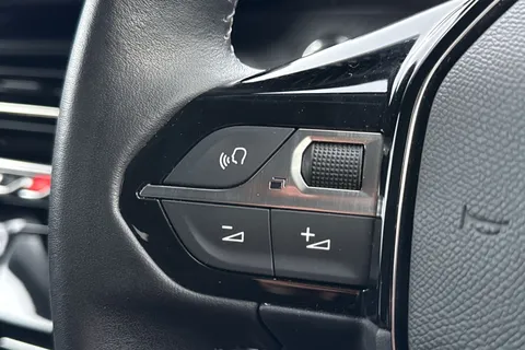 YH22LSN PEUGEOT 2008 1.2 PureTech Allure Premium Euro 6 (s/s) 5dr Thumbnail #41