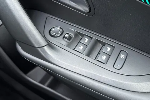 YH22LSN PEUGEOT 2008 1.2 PureTech Allure Premium Euro 6 (s/s) 5dr Thumbnail #45