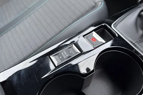 YH22LSN PEUGEOT 2008 1.2 PureTech Allure Premium Euro 6 (s/s) 5dr Thumbnail #46