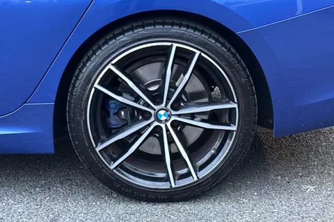 YC19KGR BMW 3 Series 2.0 320i M Sport Auto Euro 6 (s/s) 4dr Thumbnail #13