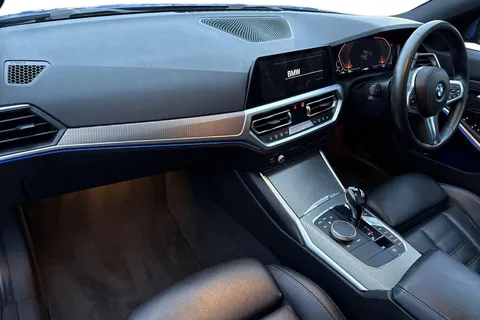 YC19KGR BMW 3 Series 2.0 320i M Sport Auto Euro 6 (s/s) 4dr Thumbnail #16