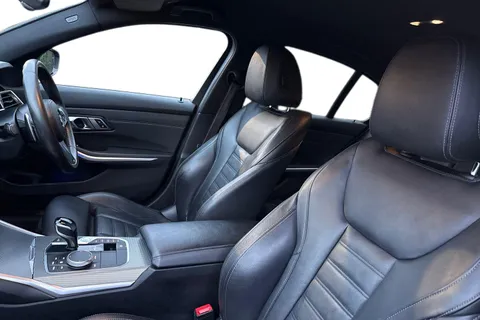 YC19KGR BMW 3 Series 2.0 320i M Sport Auto Euro 6 (s/s) 4dr Thumbnail #17