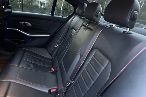 YC19KGR BMW 3 Series 2.0 320i M Sport Auto Euro 6 (s/s) 4dr Thumbnail #20