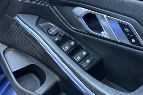 YC19KGR BMW 3 Series 2.0 320i M Sport Auto Euro 6 (s/s) 4dr Thumbnail #22