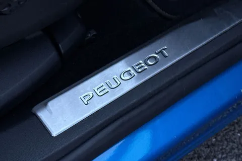 32 of 57 for PEUGEOT 3008 Gt Bluehdi S/S Auto 2.0 BlueHDi 180 GT 5dr EAT6