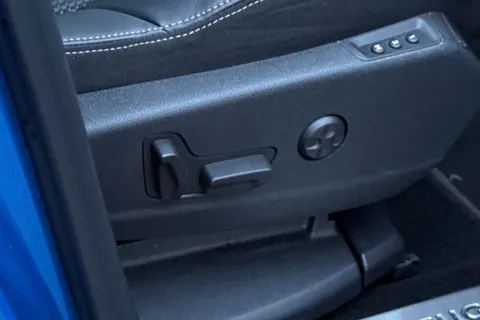 33 of 57 for PEUGEOT 3008 Gt Bluehdi S/S Auto 2.0 BlueHDi 180 GT 5dr EAT6