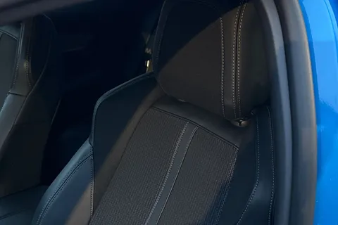 40 of 57 for PEUGEOT 3008 Gt Bluehdi S/S Auto 2.0 BlueHDi 180 GT 5dr EAT6