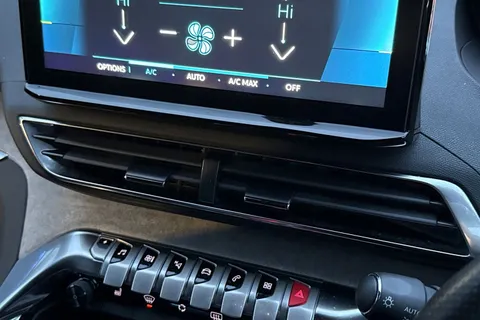 44 of 57 for PEUGEOT 3008 Gt Bluehdi S/S Auto 2.0 BlueHDi 180 GT 5dr EAT6