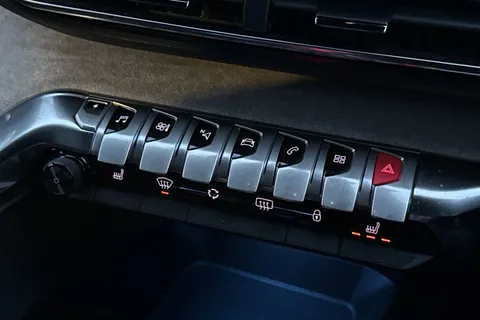 46 of 57 for PEUGEOT 3008 Gt Bluehdi S/S Auto 2.0 BlueHDi 180 GT 5dr EAT6