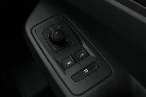 DC75MHY Volkswagen Caddy 2.0 TDI 102PS Commerce Pro Van [Tech Pack] Thumbnail #43