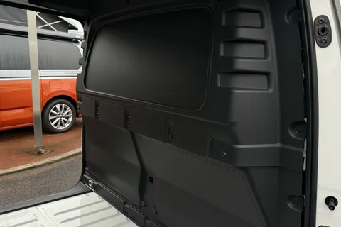 KY75NUW Volkswagen Caddy Maxi 2.0 TDI 122PS Commerce Plus Van DSG [Tech Pack] Thumbnail #48