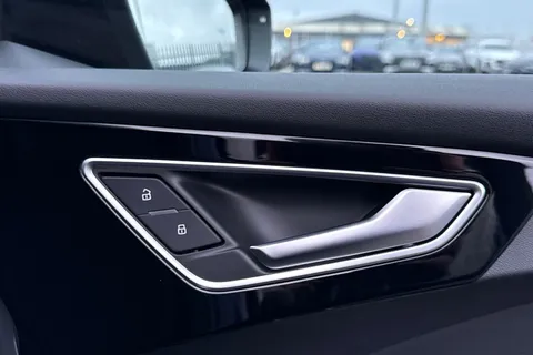 PX75KNJ Audi Q4 e-tron Q4  Black Edition 35 e-tron  125,00 kW Thumbnail #22